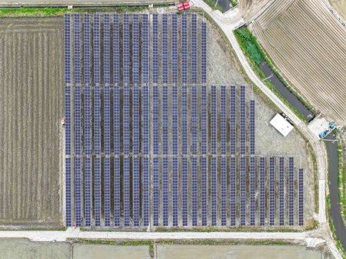 전남 영광군 염산면 월평읍 농경지에 설치된 영농형태 태양광 발전소. 강진형 기자