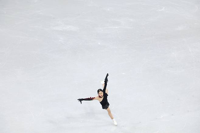 이해인이 20일(한국 시각) 이탈리아 밀라노 아이스스케이팅 아레나에서 열린 올림픽 프리스케이팅 무대에서 연기하고 있다./연합뉴스