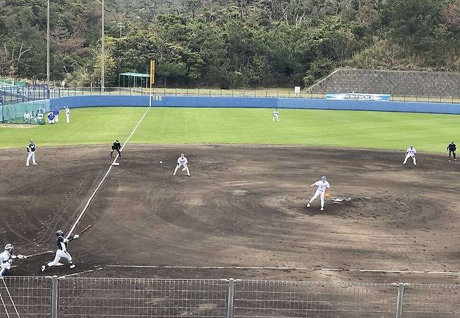 20일 일본 오키나와 온나손 아카마 구장에서 한국 야구대표팀과 삼성 라이온즈가 연습 경기를 하고 있다. 오키나와/연합뉴스