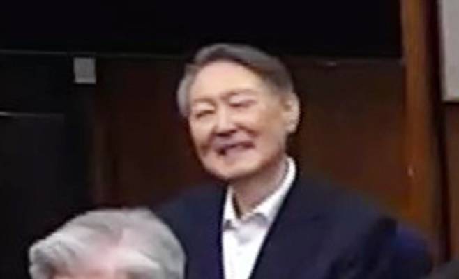 윤석열 전 대통령이 19일 서초구 서울중앙지방법원에서 열린 12·3 비상계엄 관련 내란 우두머리 혐의 1심 선고공판에 출석해 있다.이날 서울중앙지법 형사합의25부(지귀연 부장판사)는 윤 전 대통령에게 무기징역을 선고했다. 2026.2.19 [서울중앙지법 제공. 재판매 및 DB 금지] [사진=연합뉴스]