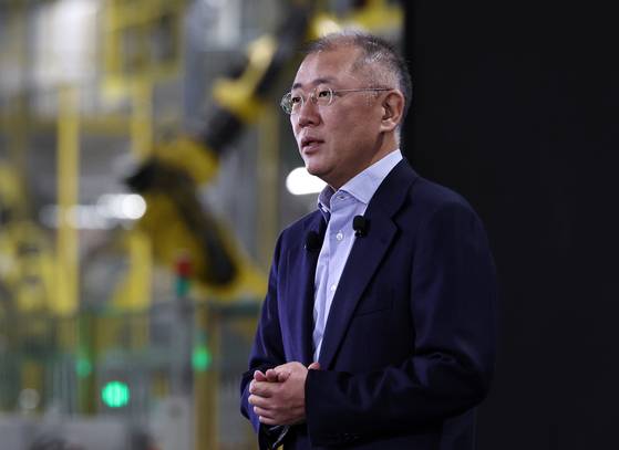 정의선 현대차그룹 회장이 2024년 1월 3일 오전 경기 광명시 기아오토랜드 광명공장에서 그룹 신년회에서 신년사를 하고 있다. 뉴스1