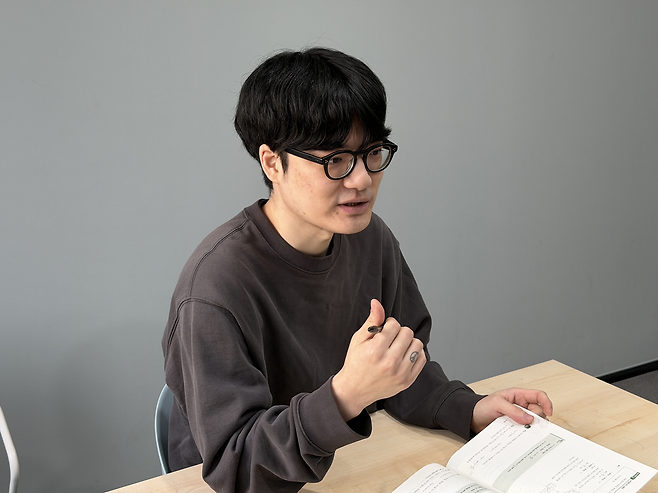 최성규 씨가 대구 달서구 학교 밖 청소년 지원센터에서 헤럴드경제와 인터뷰하고 있다. 전새날 기자