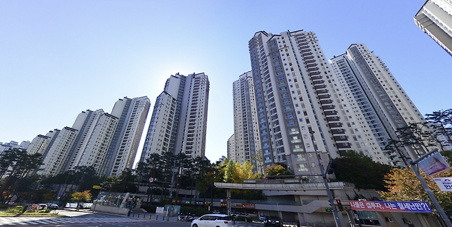 신분당선 광교중앙역 초역세권에 위치한 광교 자연앤힐스테이트 단지 모습. 네이버지도 거리뷰 캡처