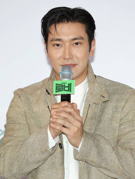 인사말하는 최시원   (서울=연합뉴스) 이재희 기자 = 배우 최시원이 25일 서울 CGV 아이파크몰점에서 열린 영화 '로비' 시사 간담회에서 인사말을 하고 있다. 2025.3.25   [재판매 및 DB 금지]   scape@yna.co.kr (끝)  〈저작권자(c) 연합뉴스, 무단 전재-재배포, AI 학습 및 활용 금지〉