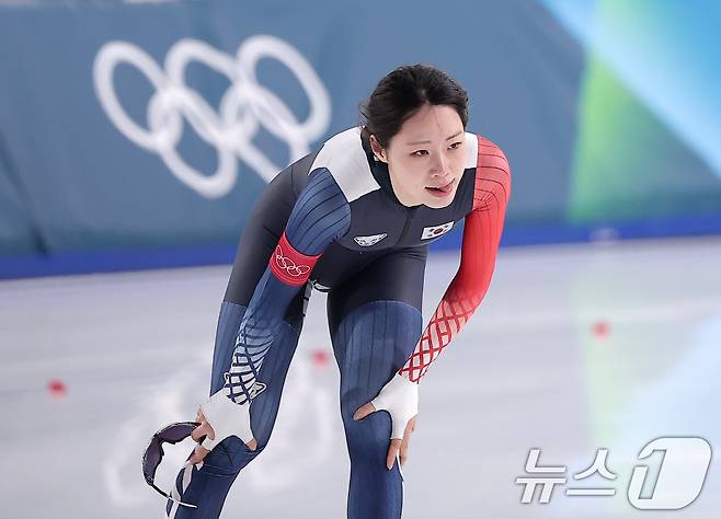 스피드스케이팅 임리원이 20일(현지시간) 이탈리아 밀라노 스피드스케이팅 스타디움에서 열린 스피드 스케이팅 여자 1500m에서 레이스를 마친 후 숨을 고르고 있다. 2026.2.21 ⓒ 뉴스1 김성진 기자