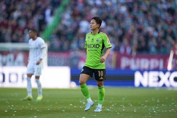 전북현대 이승우가 21일 전주월드컵경기장에서 치러진 대전하나시티즌과의 쿠팡플레이 K리그 슈퍼컵 2026에서 동료를 바라보고 있다. /사진=전북현대