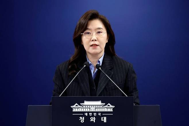 강유정 대변인이 청와대에서 브리핑을 하고 있다. ⓒ뉴시스