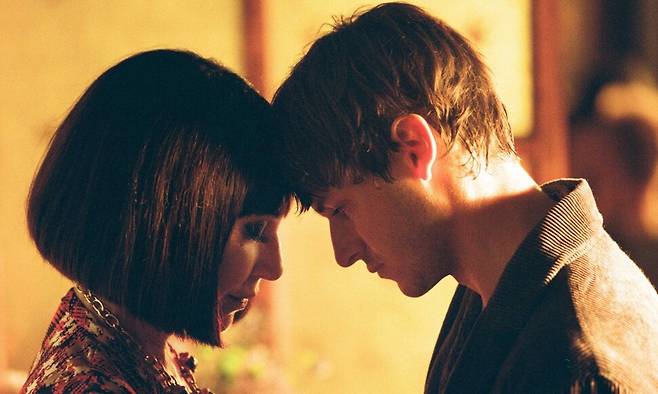 극작가 장뤼크 라가르스(1957~1995)의 동명 희곡을 원작으로 한 영화 ‘단지 세상의 끝’(2016)의 스틸컷. 시한부 삶을 선고받고 12년 만에 가족을 찾은 작가 루이(오른쪽)를 연기한 1984년생 프랑스 배우 가스파르 윌리엘은 2022년 사고로 유명을 달리했다.