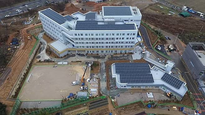 광주광역시교육청은 3월 1일자로 참미르초등학교(사진)와 운수초등학교가 개교한다고 밝혔다. 2019년 남구 빛여울초등학교 신설 이후 7년 만에 개교하는 초등학교다. 광주광역시교육청