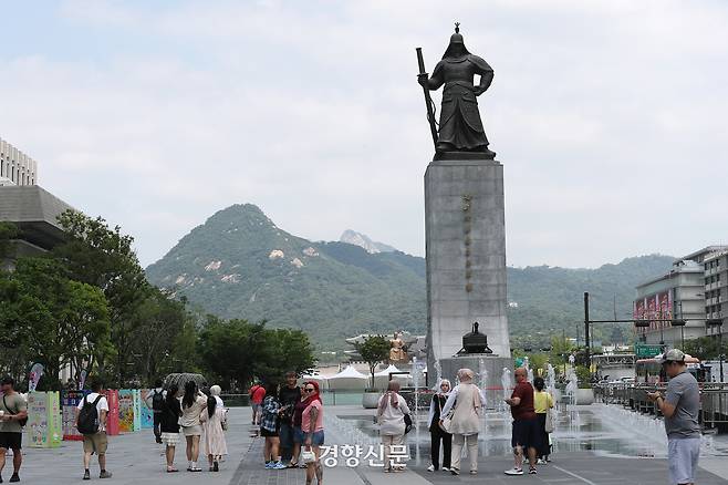 광화문광장의 여름.