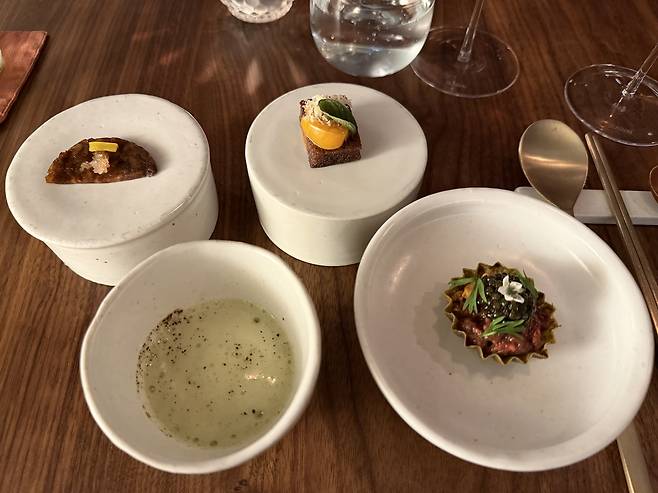 Appetizers from Baroo's tasting menu (Hong Yoo/ The Korea Herald)
