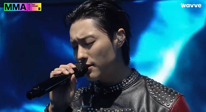 Woodz performs during the 2025 Melon Music Awards at Gocheok Sky Dome in western Seoul on Dec. 20, 2025. [SCREEN CAPTURE]