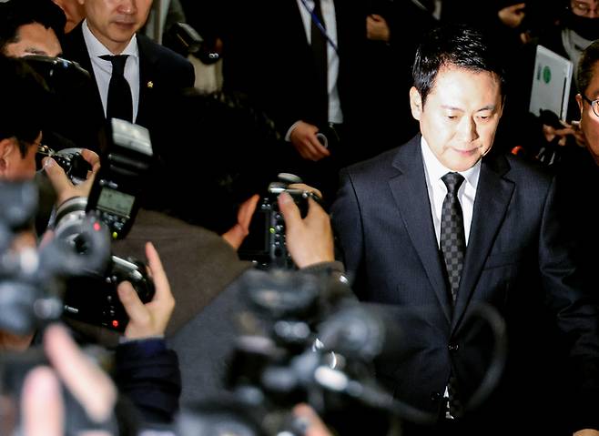 장동혁 국민의힘 대표가 지난 20일 국회에서 윤석열 전 대통령에 대한 1심 무기징역 선고 관련, 입장을 밝히기 위해 입장하고 있다. [연합뉴스]