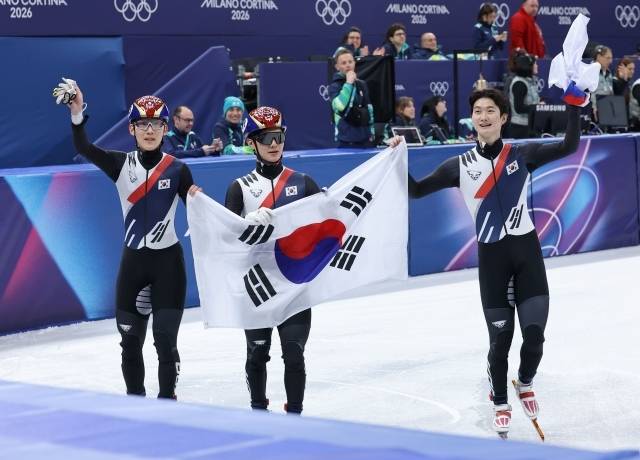 대한민국은 21일(한국시간) 이탈리아 밀라노의 밀라노 아이스 스케이팅 아레나에서 열린 2026 밀라노·코르티나담페초 동계올림픽 쇼트트랙 남자 5000m 계주 결승에서 은메달을 차지했다. 사진=연합뉴스 제공