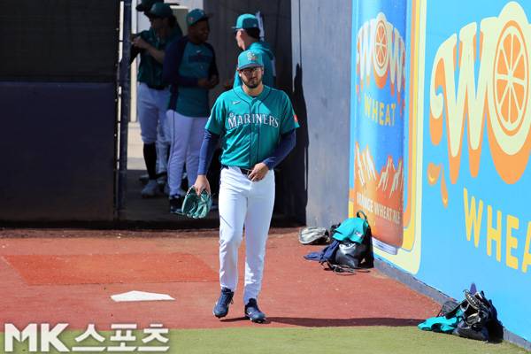 더닝이 워밍업을 위해 불펜에 들어서고 있다. 사진(美 피오리아)= 김재호 특파원