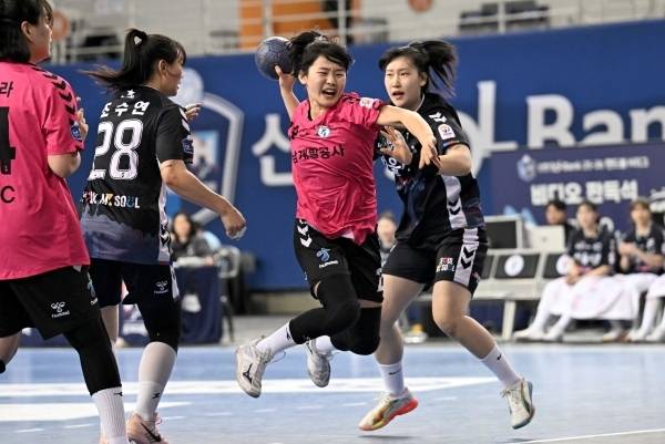 사진 경남개발공사 김아영의 돌파슛