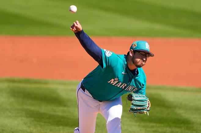 [피오리아=AP/뉴시스] 샌디에이고 파드리스와 메이저리그 시범경기에서 공을 던지는 시애틀 매리너스 투수 데인 더닝. 2026.02.21.