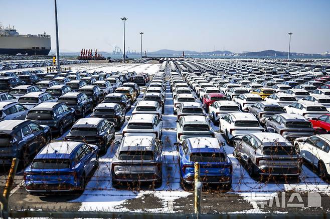 [평택=뉴시스] 정병혁 기자 = 27일 경기 평택시 평택항에 수출용 자동차가 세워져 있다. 2026.01.27. jhope@newsis.com