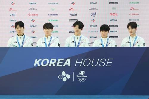 기자회견 나선 쇼트트랙 남자 대표팀 기자회견 나선 쇼트트랙 남자 대표팀     (밀라노=연합뉴스) 서대연 기자 = 21일(현지시간) 이탈리아 밀라노 코리아하우스에서 쇼트트랙 남자 대표팀 기자회견이 열리고 있다.      왼쪽부터 황대헌, 임종언, 이준서, 이정민, 신동민. 2026.2.21     dwise@yna.co.kr (끝)   <저작권자(c) 연합뉴스, 무단 전재-재배포, AI 학습 및 활용 금지>