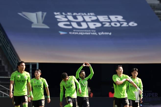 전북 현대 모따가 21일 전주월드컵경기장에서 열린 대전하나시티즌과의 K리그 슈퍼컵에서 선제골을 넣은 뒤 골 세리머니를 하고 있다. /사진=한국프로축구연맹 제공