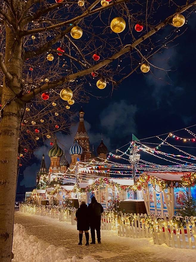 붉은광장의 크리스마스 마켓 (모스크바=연합뉴스) 최인영 특파원 = 18일(현지시간) 러시아 수도 모스크바의 붉은광장에 크리스마스 마켓이 열린 모습. 2026.2.21 abbie@yna.co.kr (끝)