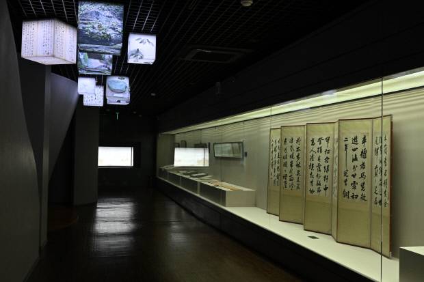 다산박물관에는 다산의 친필 글씨, 초상화, 제자들을 가르치며 사용했던 물품 등이 전시돼 있다.