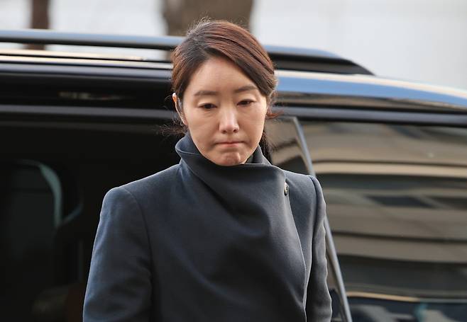 공천헌금 1억원을 수수한 혐의를 받는 강선우 무소속 의원이 2차 경찰 조사를 받기 위해 3일 오전 서울 마포구 서울경찰청 광역수사단 공공범죄수사대로 출석하고 있다. 뉴스1