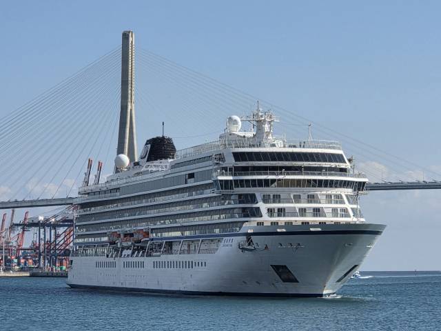 올해 설 연휴 기간인 지난 17일 부산항 신국제여객터미널에 입항항 4만 7800t(톤)급 대형 국제 크루즈선인 ‘자오샹이둔호(Zhao Shang Yi Dun)’. 해수부·부산항만공사(BPA) 제공