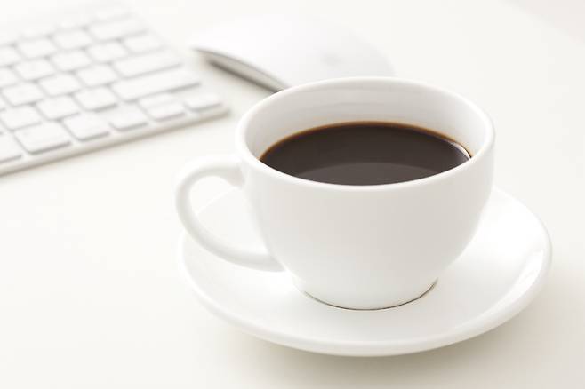 당분과 지방이 들어있는 바닐라 라떼 대신 블랙커피를 마시면 다이어트에 도움이 된다. 사진=게티이미지뱅크