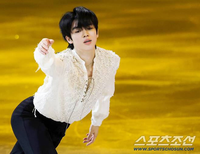 22일(한국시간) 이탈리아 밀라노 스피드스케이팅 아레나에서 밀라노동계올림픽 피겨 갈라쇼가 열렸다. 연기를 펼치고 있는 차준환. 밀라노(이탈리아)=송정헌 기자songs@sportschosun.com/2026.02.22/