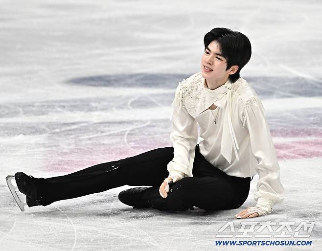 14일 이탈리아 밀라노 아이스스케이팅 아레나에서 피겨스케이팅 남자 싱글 프리스케이팅 경기가 열렸다. 연기를 마치고 아쉬워하는 차준환. 밀라노(이탈리아)=송정헌 기자songs@sportschosun.com/2026.02.14/