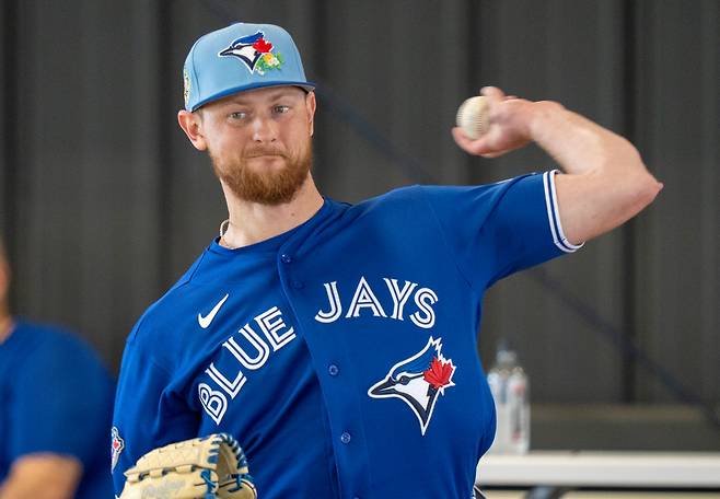 Toronto Blue Jays pitcher Eric Lauer throws during spring training baseball workouts, Wednesday, Feb. 18, 2026, in Dunedin, Fla. (Frank Gunn/The Canadian Press via AP) MANDATORY CREDIT







<저작권자(c) 연합뉴스, 무단 전재-재배포, AI 학습 및 활용 금지>
