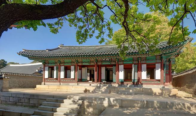 개혁파가 고종을 모셔놓고 개혁 정강을 발표했던 관물헌. 이곳에서 청군을 맞아 싸웠다. 사진=국가유산청