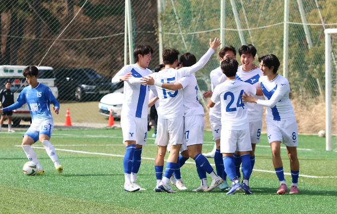연세대 선수들이 기뻐하는 모습. 사진=대학축구연맹