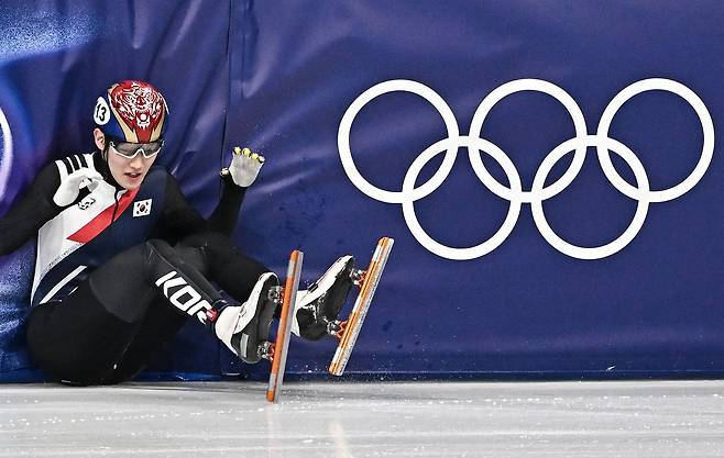 16일(현지시간) 이탈리아 밀라노 아이스 스케이팅 아레나에서 열린 쇼트트랙 남자 500m 예선에서 임종언이 시작하자마자 넘어지고 있다. 김종호 기자. 2026.02.16.