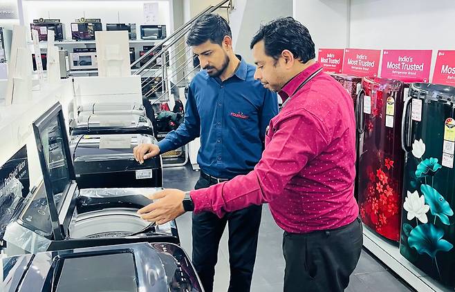 LG전자 인도 매장에서는 현지 고객 취향에 맞춘 제품이 판매되고 있다. LG전자 제공