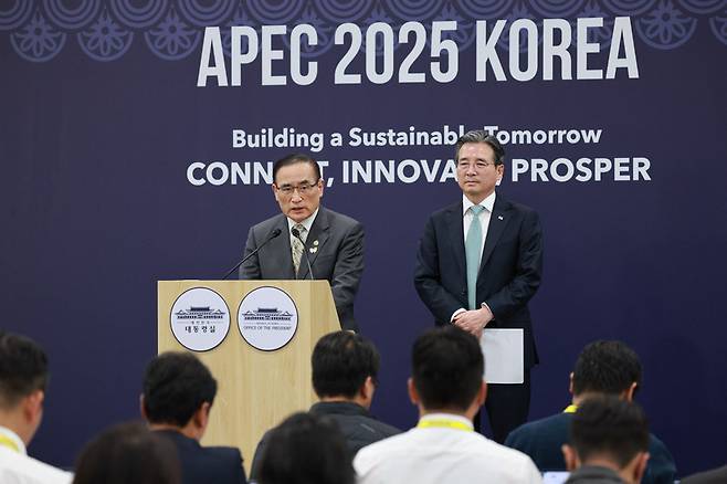 브리핑 하는 위성락 국가안보실장과 김용범 정책실장 / 사진=연합뉴스