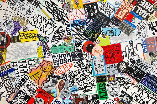 지알원의 ‘Defrag - Stickers’(2025) (부분) <OCI미술관>