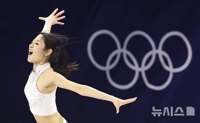 [밀라노=뉴시스] 김근수 기자 = 피겨스케이팅 이해인이 21일(현지 시간) 이탈리아 밀라노 아이스 스케이팅 아레나에서 열린 피겨스케이팅 갈라쇼에서 연기를 펼치고 있다. 2026.02.22. ks@newsis.com