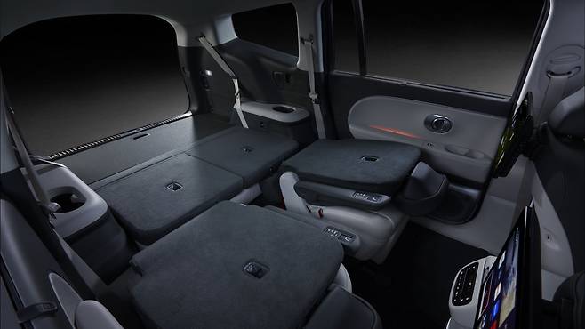 아이오닉9은 &nbsp;2·3열&nbsp;폴딩&nbsp;시&nbsp;최대 &nbsp;2462L의 광활한 적재 공간을 확보할 수 있다. 사진제공｜현대차