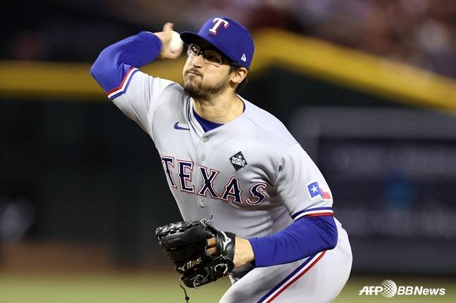 2023년 텍사스 레인저스 시절 월드시리즈 마운드에 올라 투구하고 있는 데인 더닝. /AFPBBNews=뉴스1