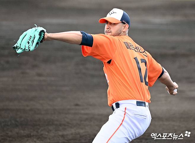한화 이글스 새 외국인 투수 윌켈 에르난데스가 22일 일본 오키나와 니시자키 구장에서 열린 일본프로야구(NPB) 지바롯데 마린스와 연습경기에 선발등판, 2이닝 무실점을 기록했다. 사진 고아라 기자