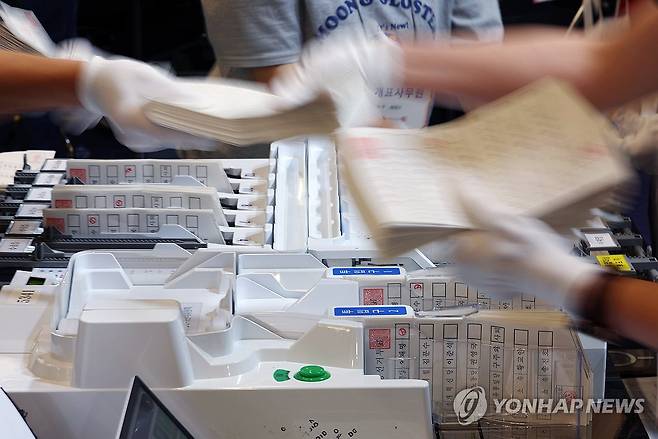 개표소 분류기 [연합뉴스 자료사진]