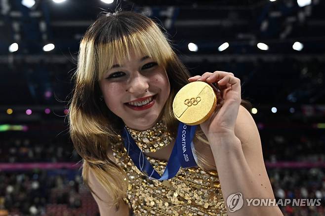 피겨 여자 싱글 금메달에 빛나는 알리사 리우 [AFP=연합뉴스]