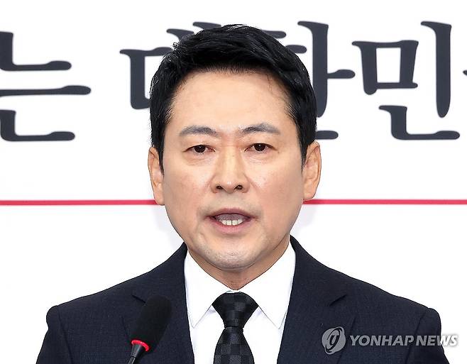 윤석열 전 대통령 1심 무기징역 선고 관련 입장 밝히는 장동혁 대표 국민의힘 장동혁 대표가 2월 20일 국회에서 윤석열 전 대통령에 대한 1심 무기징역 선고 관련, 입장을 밝히고 있다. [연합뉴스 자료사진]