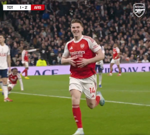 기뻐하는 요케레스(사진=아스널 공식 SNS)