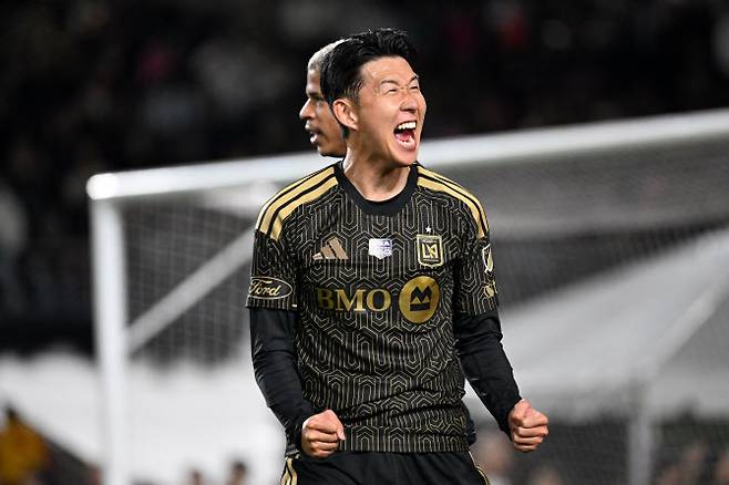 손흥민(LAFC)이 선제골을 도운 뒤 포효하고 있다. 사진=AFPBB NEWS