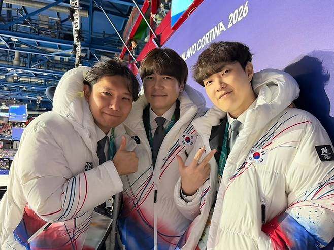 네이버 스트리밍 플랫폼 ‘치지직’을 통해 2026 밀라노·코르티나 동계올림픽 중계를 맡았던 크리에이터 ‘승우아빠’, ‘네클릿’, ‘따효니’가 포즈를 취하고 있다. 사진 | 네이버