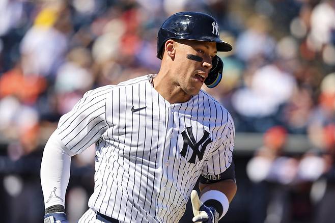 애런 저지가 22일(한국시각) 디트로이트와의 시범경기에서 3회 홈런을 터띄린 뒤 베이스를 돌고 있다. Imagn Images연합뉴스