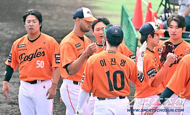 정교한 일본 타자를 압도한 피칭이었다.